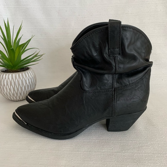 dingo Shoes Nwot Dingo Black Faux Leather Slouch Western Cowgirl